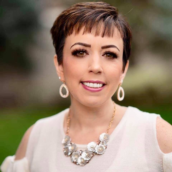 Meet your Posher, Monique - Picture 1 of 1